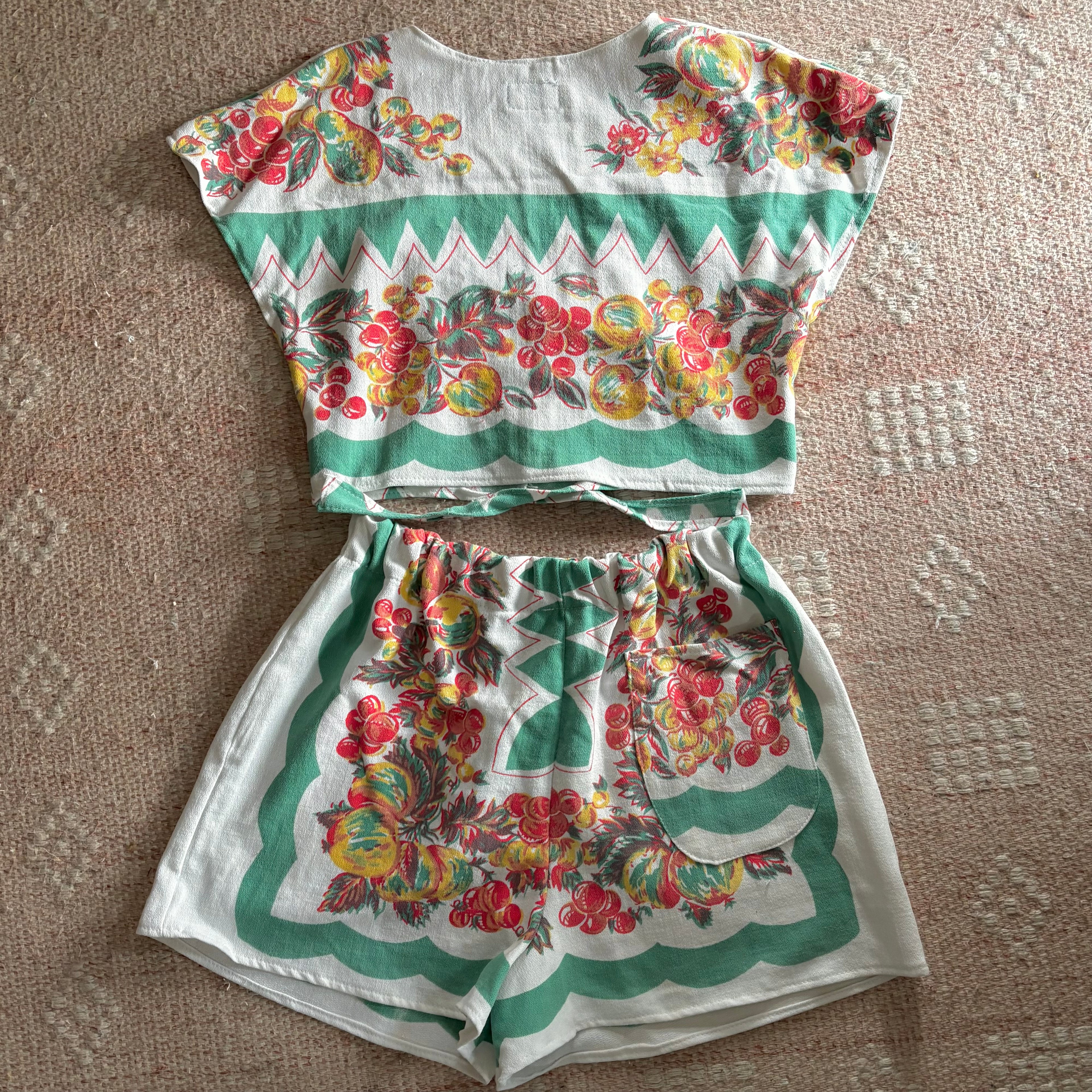 Tablecloth play set