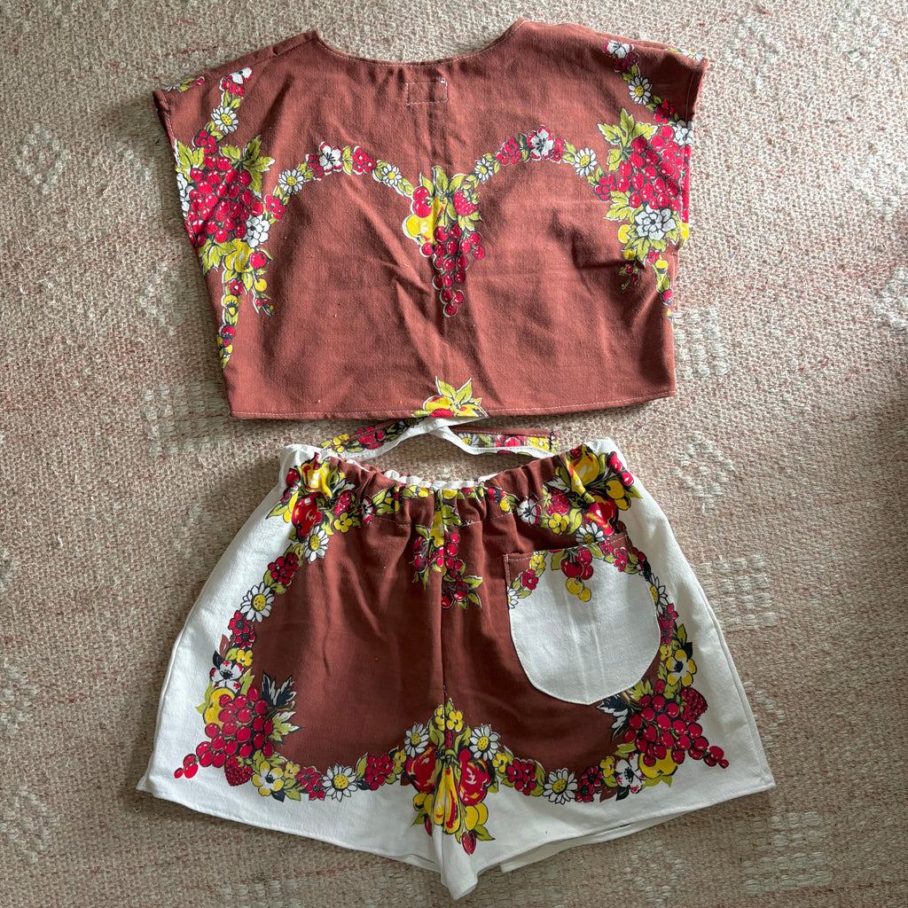 Tablecloth play set