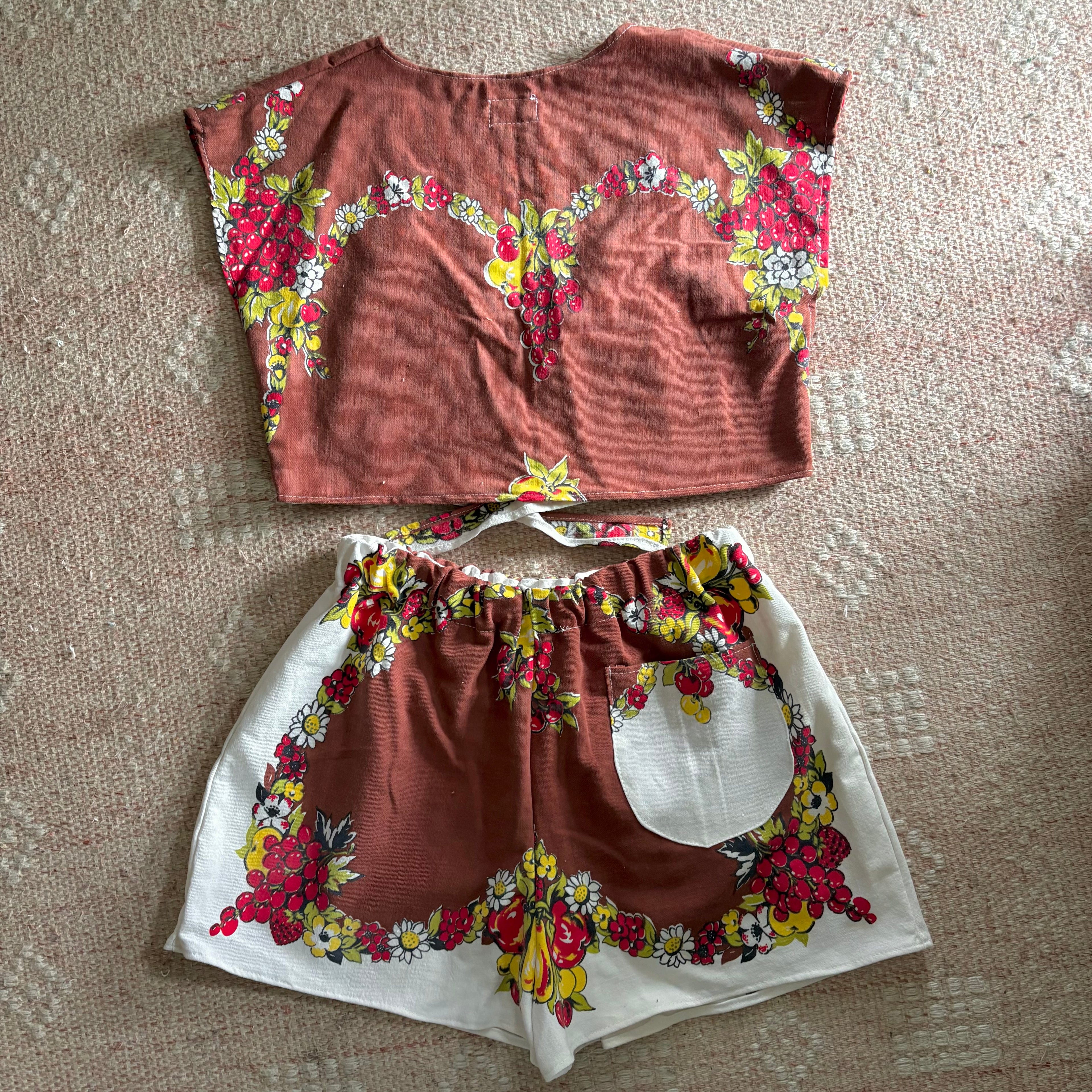Tablecloth play set