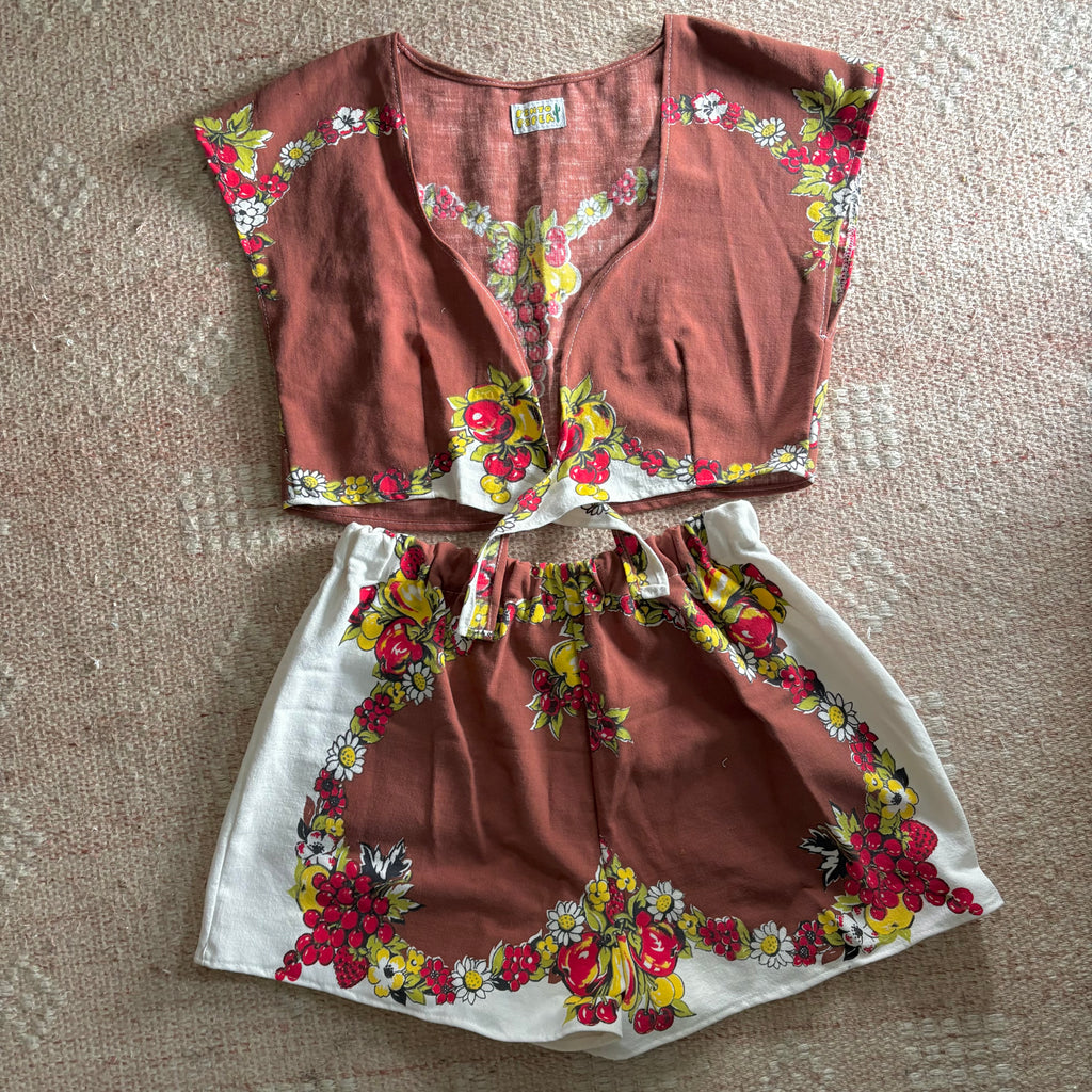 Tablecloth play set