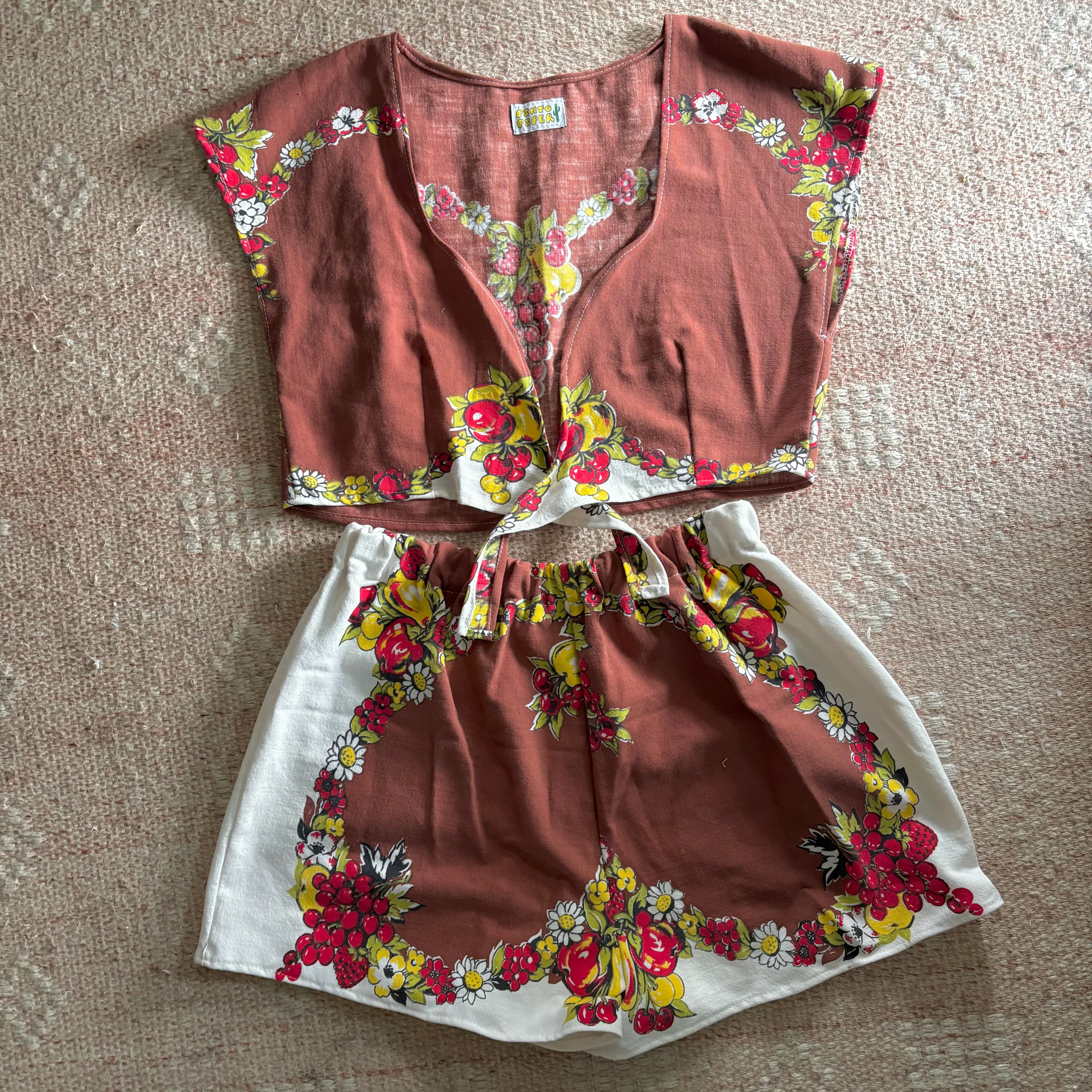 Tablecloth play set